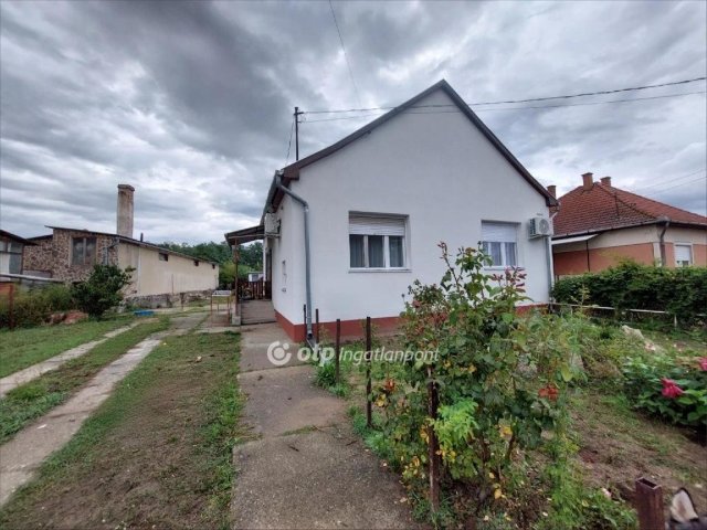 Eladó családi ház, Hosszúpályin 46.999 M Ft, 2 szobás
