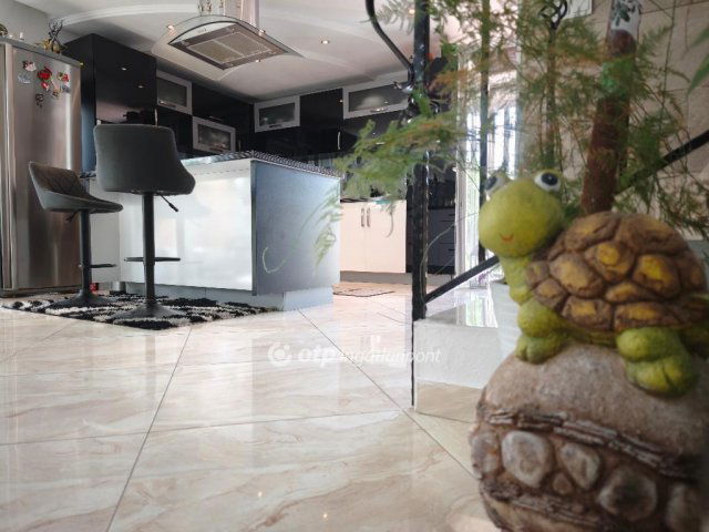 Eladó családi ház, Budapesten, XV. kerületben 199 M Ft, 5 szobás