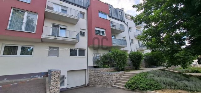 Eladó téglalakás, Pécsett 79.9 M Ft, 3 szobás