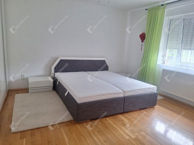 Eladó családi ház, Fertőszéplakon 84.99 M Ft, 6 szobás