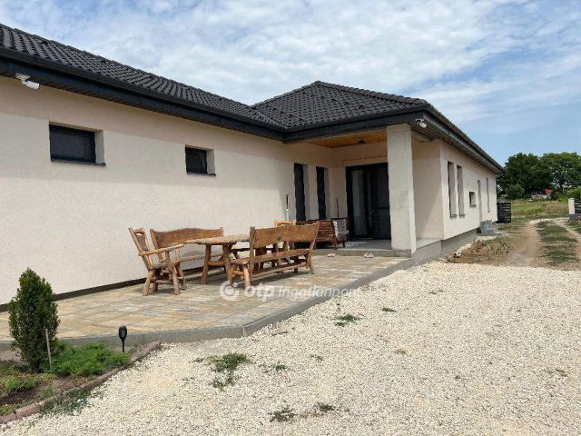 Eladó családi ház, Inárcson 123 M Ft, 4+1 szobás