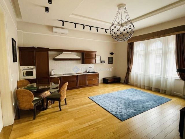 Eladó téglalakás, Budapesten, VI. kerületben 165 M Ft, 4 szobás