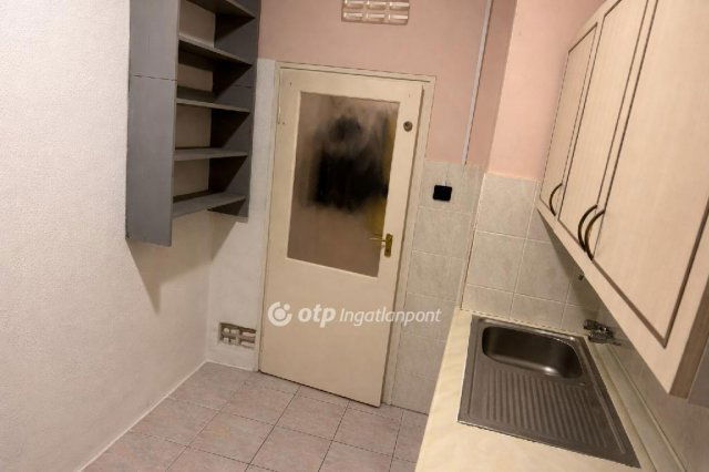 Eladó téglalakás, Dunaújvárosban 33.49 M Ft, 2 szobás