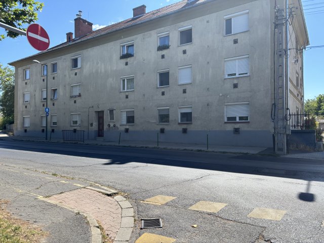 Eladó téglalakás, Győrött 35.9 M Ft, 1 szobás