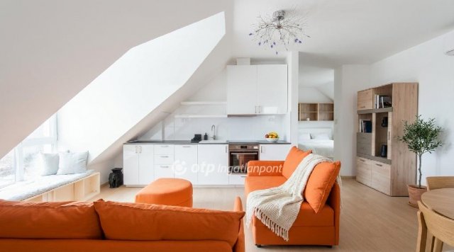 Eladó téglalakás, Balatonkenesén 84.9 M Ft, 1 szobás