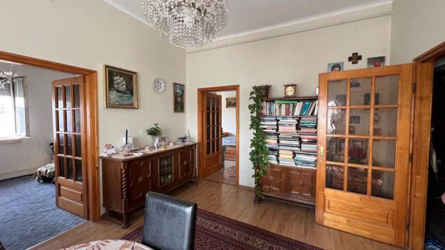 Eladó téglalakás, Baján 55 M Ft, 7 szobás