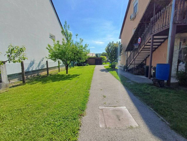 Eladó családi ház, Etyeken 97.9 M Ft, 5 szobás