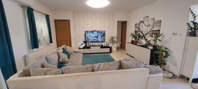 Eladó családi ház, Szigetszentmiklóson 109 M Ft, 4 szobás