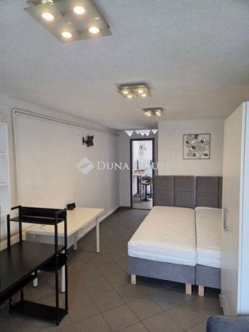 Eladó téglalakás, Dunakeszin, Madách Imre utcában 45 M Ft