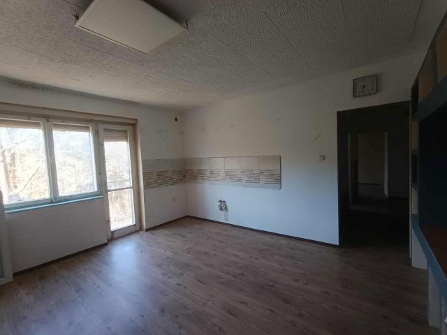 Eladó téglalakás, Komlón 21.5 M Ft, 2 szobás