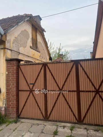Eladó családi ház, Cegléden 19 M Ft, 2 szobás