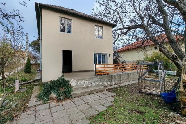 Eladó családi ház, Zsámbékon 61 M Ft, 5 szobás