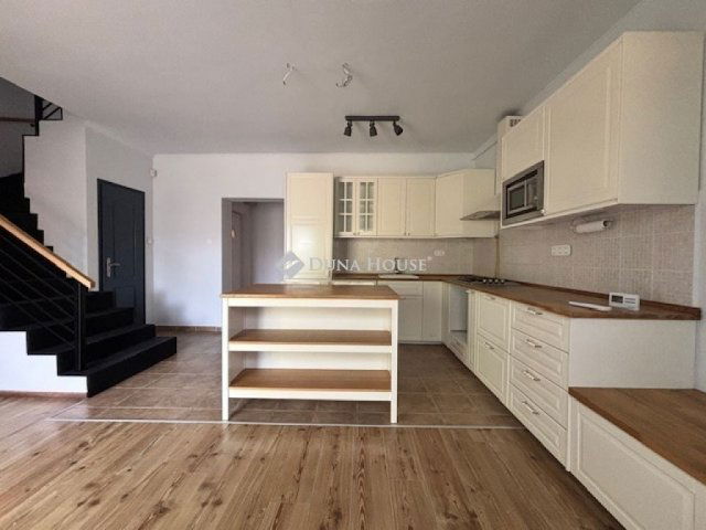 Eladó téglalakás, Üllőn 93 M Ft, 2+2 szobás