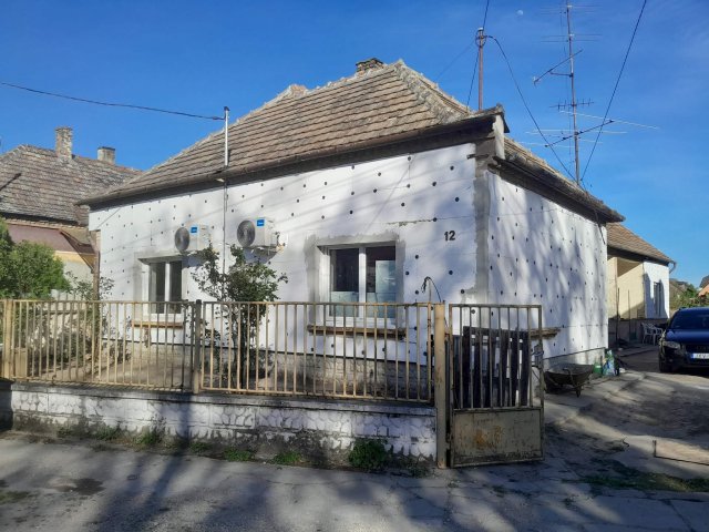 Eladó családi ház, Ácson, Ady Endre utcában 41.9 M Ft, 3 szobás
