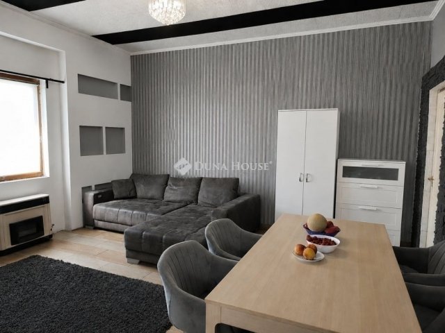 Eladó családi ház, Dunaharasztin 85 M Ft, 5 szobás