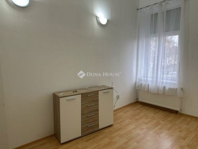 Eladó téglalakás, Szegeden, Mars téren 42.5 M Ft, 2 szobás