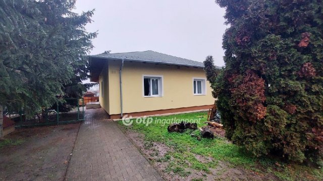 Eladó családi ház, Gárdonyban 154.9 M Ft, 5+3 szobás