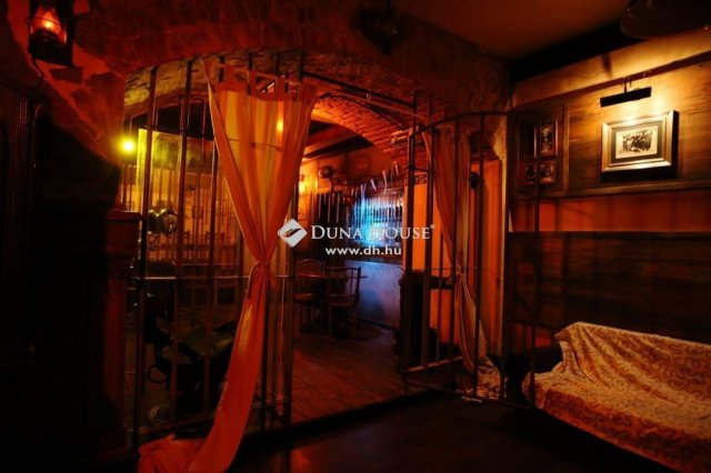 Eladó ipari ingatlan, Budapesten, VII. kerületben 267.72 M Ft