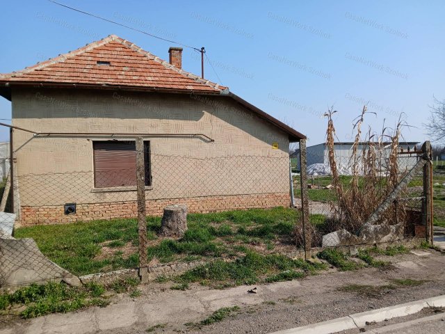 Eladó családi ház, Tiszaföldváron 12 M Ft, 3 szobás