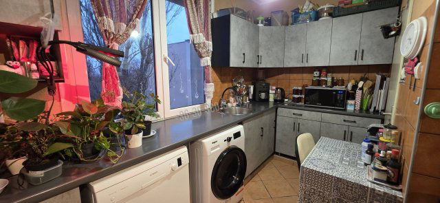 Eladó panellakás, Dunaújvárosban 40.9 M Ft, 1+3 szobás