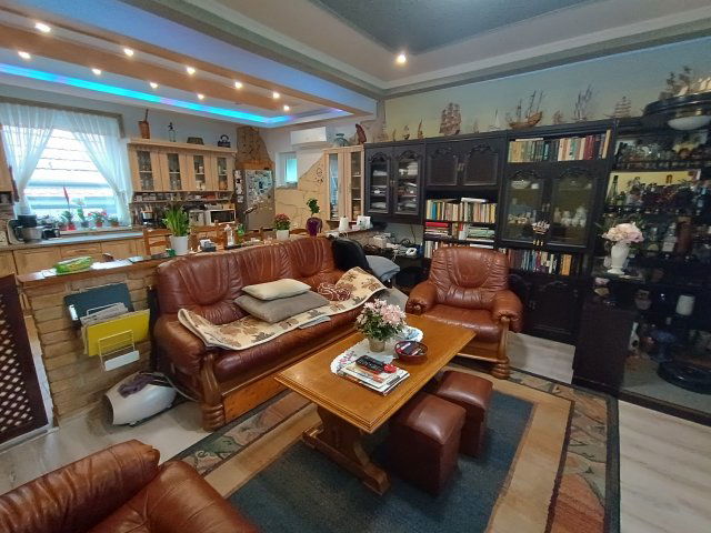 Eladó családi ház, Székesfehérvárott 65 M Ft, 2 szobás
