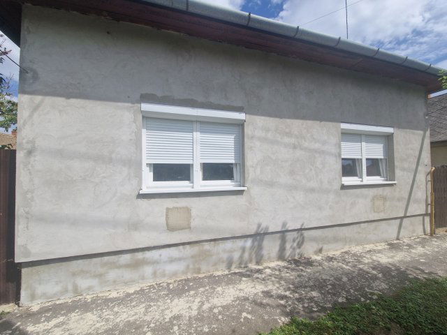 Eladó családi ház, Karcagon 23.9 M Ft, 2 szobás