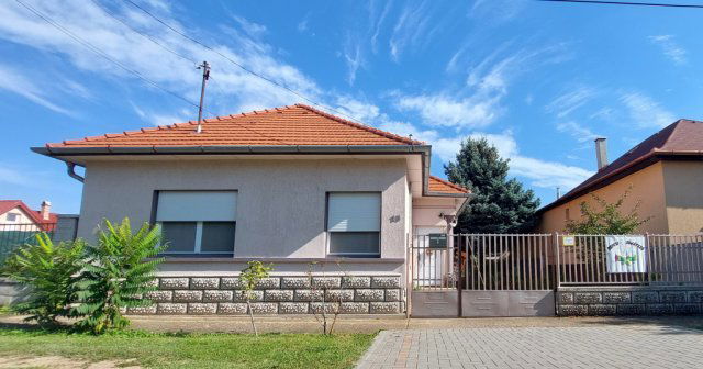 Eladó családi ház, Vecsésen 169.9 M Ft, 5+1 szobás