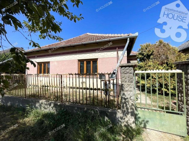 Eladó családi ház, Tiszakürtön 9.9 M Ft, 3 szobás