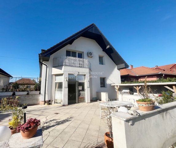 Eladó családi ház, Bőn 94.5 M Ft, 6 szobás