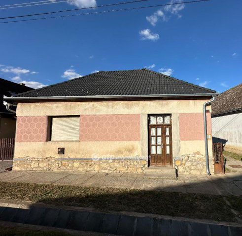 Eladó családi ház, Sombereken 14.9 M Ft, 4+1 szobás