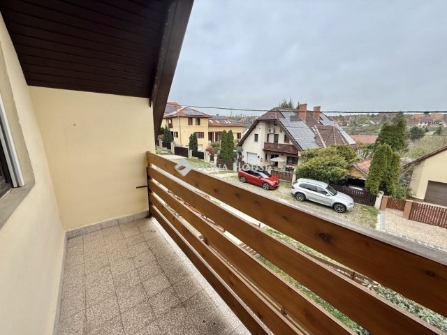 Eladó családi ház, Pécsett 109.9 M Ft, 10 szobás