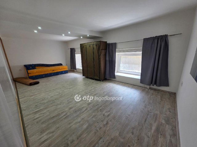 Eladó téglalakás, Budapesten, VI. kerületben 89.9 M Ft, 2 szobás