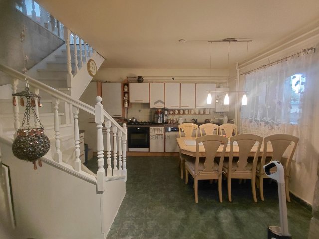 Eladó családi ház, Dunaharasztin 111.9 M Ft, 5 szobás