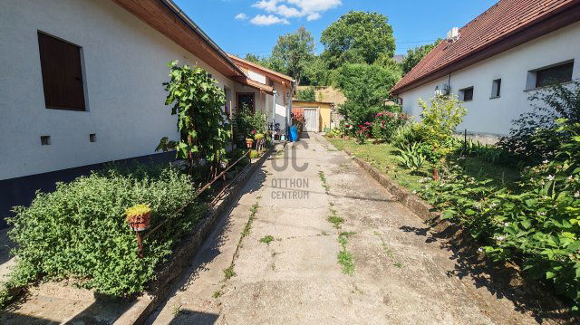 Eladó családi ház, Biatorbágyon 30 M Ft, 3 szobás