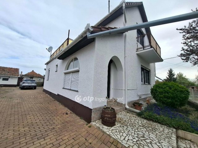 Eladó családi ház, Körösszakálon 27 M Ft, 3+3 szobás