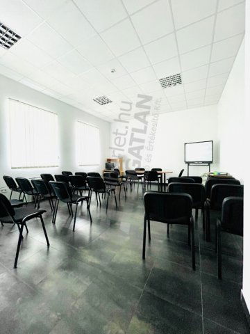 Kiadó iroda, Budapesten, IX. kerületben, Gubacsi úton, 20 szobás