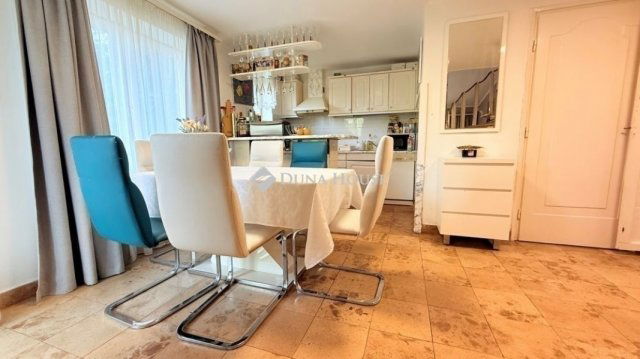 Eladó ikerház, Leányfaluban 75 M Ft, 3 szobás