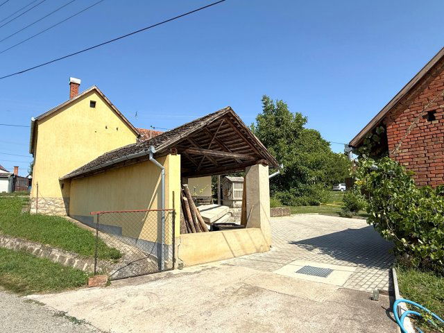 Eladó családi ház, Oroszlón 24.9 M Ft, 3 szobás