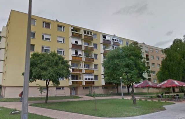 Eladó panellakás, Szentesen 23 M Ft, 1+2 szobás