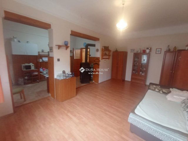 Eladó téglalakás, Kecskeméten 27 M Ft, 1 szobás