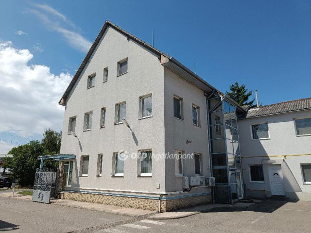 Eladó ipari ingatlan, Pakson 550 M Ft / költözzbe.hu
