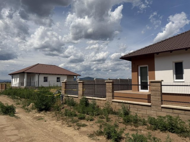 Eladó családi ház, Csörögön 93.5 M Ft, 4 szobás