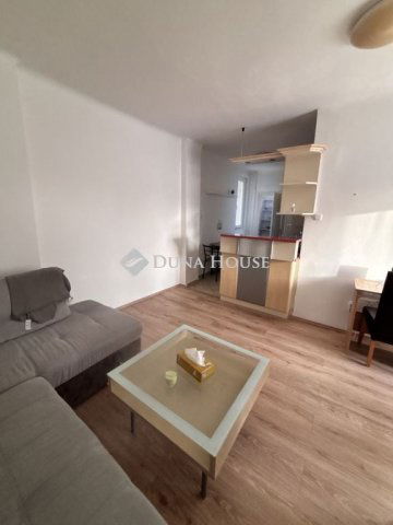Kiadó téglalakás, albérlet, Pécsett 230 E Ft / hó, 2 szobás