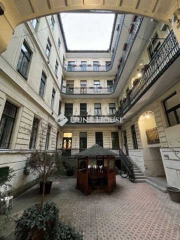 Eladó téglalakás, Budapesten, VIII. kerületben 81.9 M Ft
