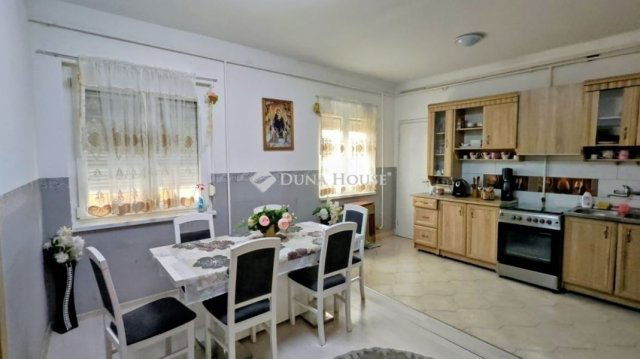 Eladó téglalakás, Kecskeméten 65.9 M Ft, 4 szobás