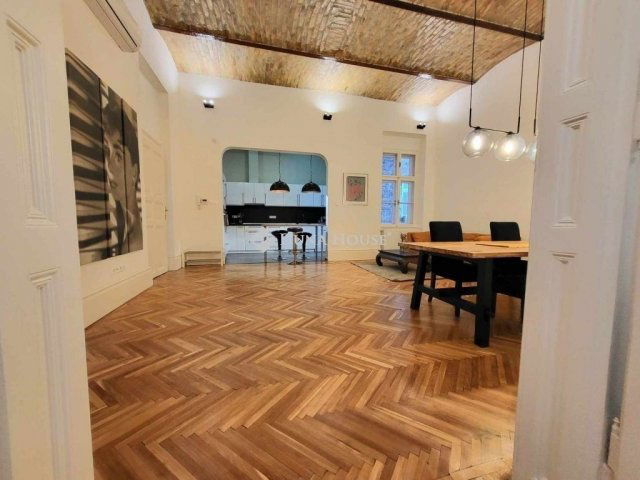 Eladó téglalakás, Budapesten, VI. kerületben 160 M Ft, 3 szobás