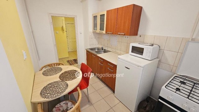 Eladó téglalakás, Egerben 39 M Ft, 2 szobás
