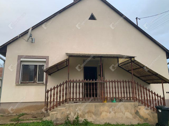 Eladó családi ház, Csehiben 23.7 M Ft, 4 szobás