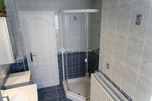 Eladó családi ház, Dunakeszin 193 M Ft, 5 szobás