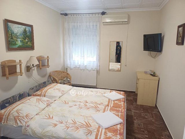 Eladó családi ház, Nagykanizsán 250 M Ft, 10 szobás